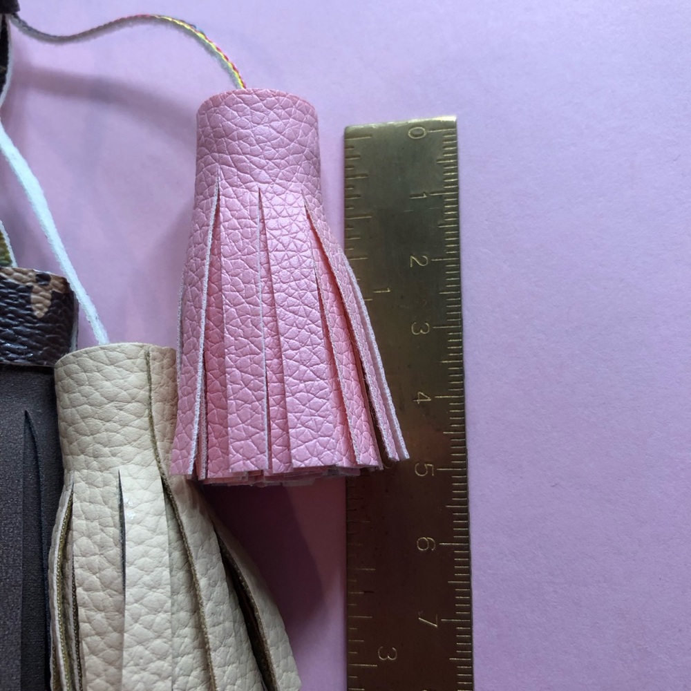 Handmade Spring Tassel Key Holder - Picture 6 of 9